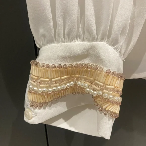 White blouse - Picture 4 of 4